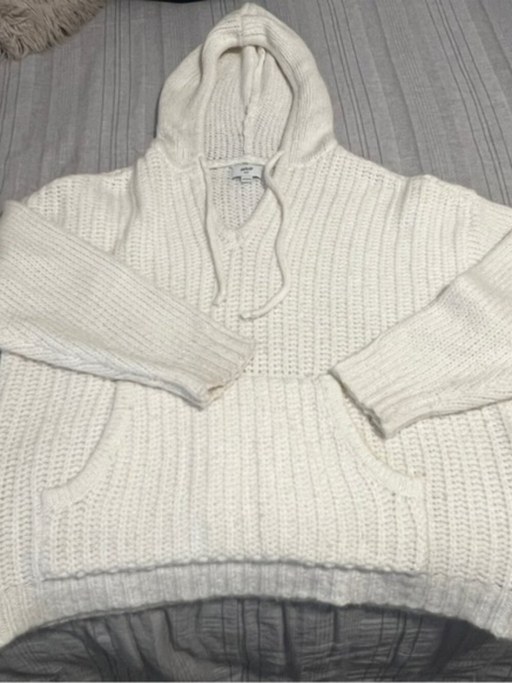 Aerie American Eagle NEW & preloved T shirt sweater bundle. SIZE MED/LARGE